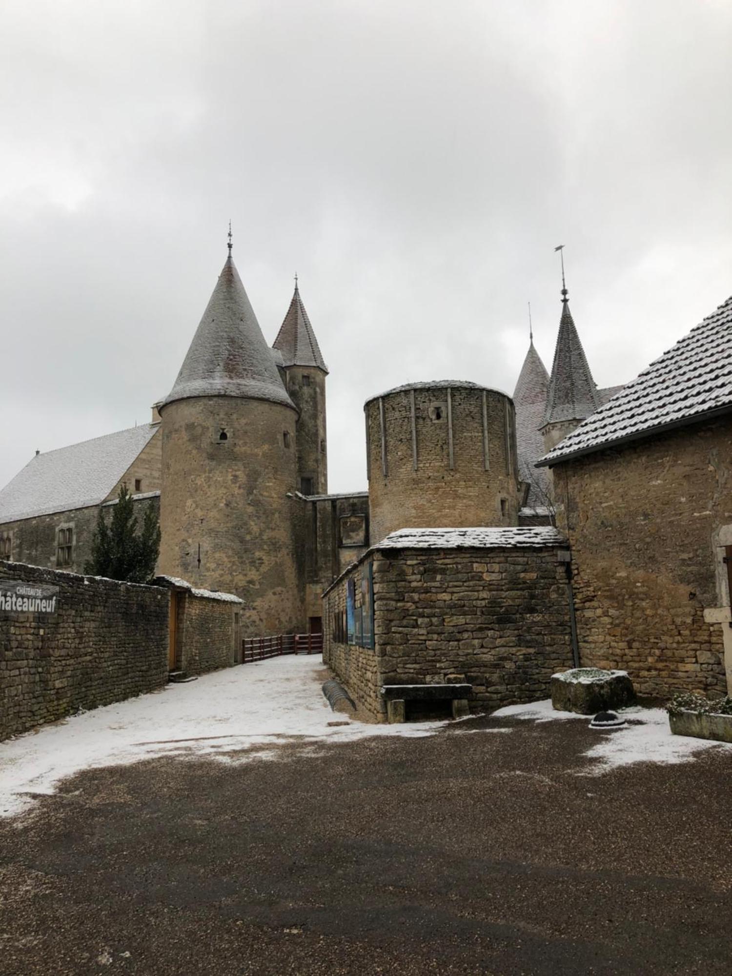 Chateauneuf Suites Exterior photo