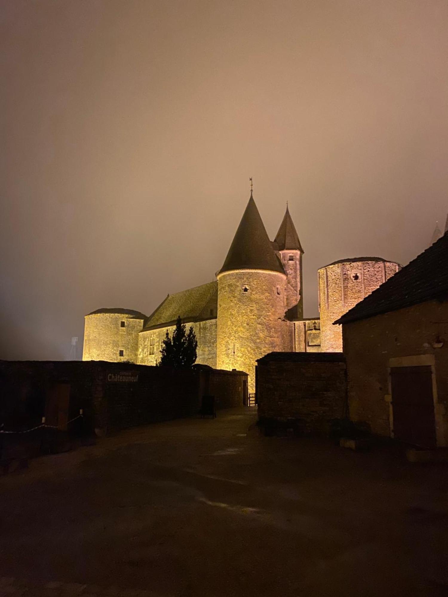 Chateauneuf Suites Exterior photo